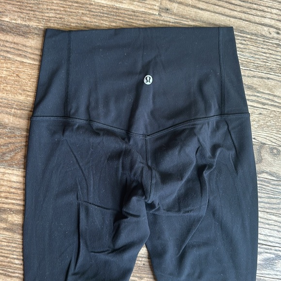 Lululemon high-rise cropped leggings black yoga size 4 EUC - Picture 3 of 5